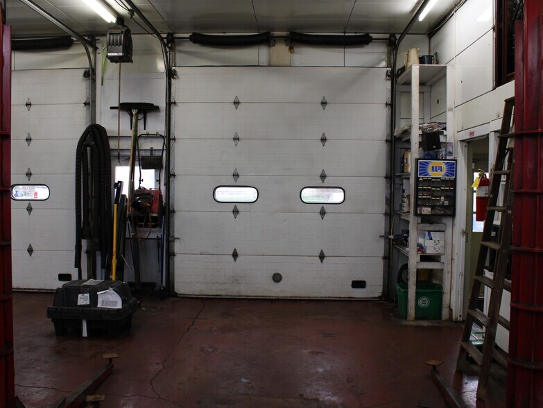 More Photos Of 523 S Main St, Fond Du Lac Auto Repair For Sale