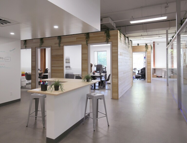 More Photos Of 875 Boul Charest O, Québec Office For Lease