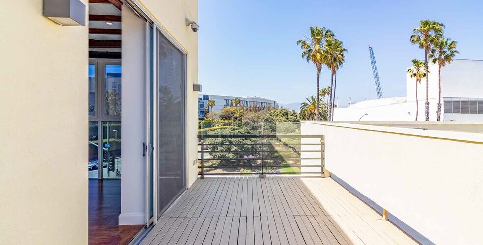 More Photos Of 1901 Main St, Santa Monica Office For Sale