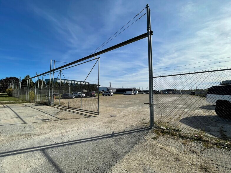 More Photos Of 1600-1660 Pleasant St, Dekalb Manufacturing For Lease