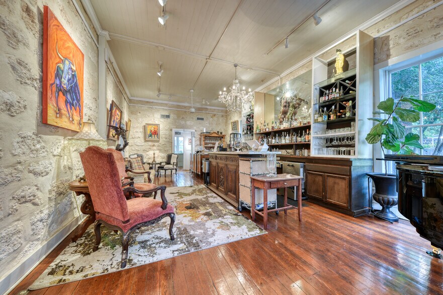 More Photos Of 1102 S Alamo St, San Antonio Storefront Retail Office For Sale