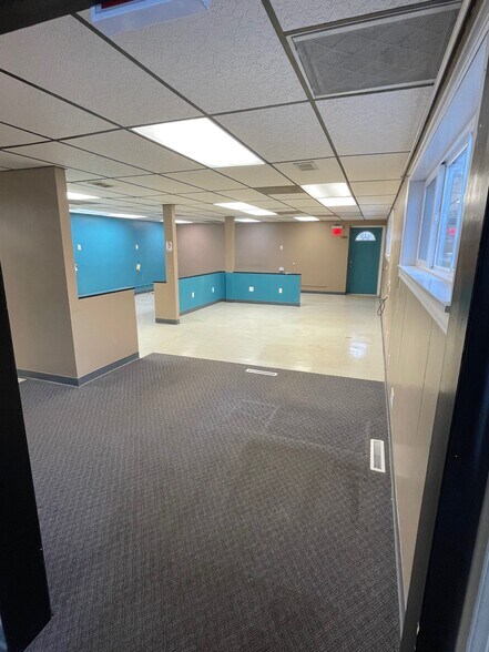 More Photos Of 1741 W Old Ridge Rd, Hobart Storefront Retail Office For Lease