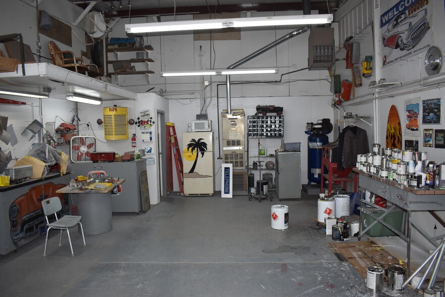 More Photos Of 831-841 Industrial Dr, Yukon Light Manufacturing For Sale