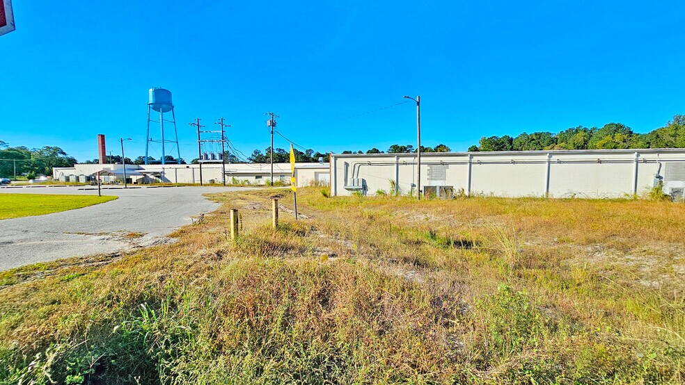 More Photos Of 120 S Church Ave, Garland Manufacturing For Lease