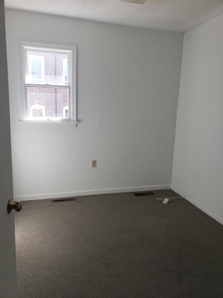 More Photos Of 11923 Centre St, Chester Office For Lease