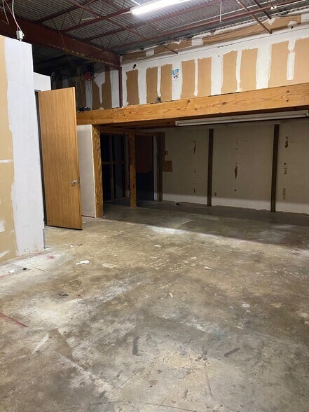 More Photos Of 1183 Brittmoore Rd, Houston Warehouse For Lease