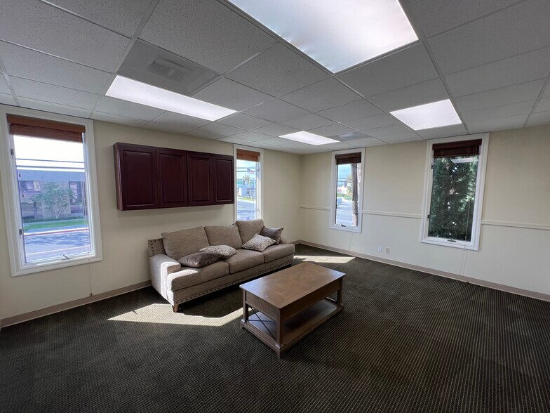 More Photos Of 1675 N Main St, Orange Medical For Lease