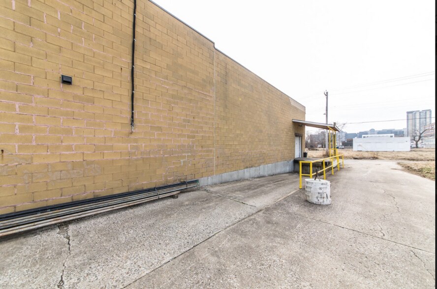 More Photos Of 2730 Delmar Blvd, Saint Louis Warehouse For Lease