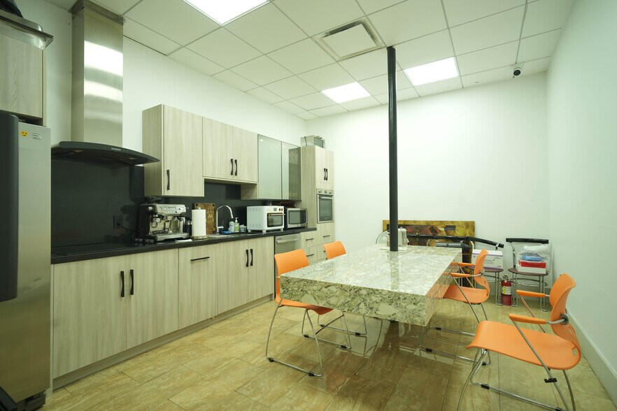 More Photos Of 11921 Sherman Way, North Hollywood Warehouse For Sale
