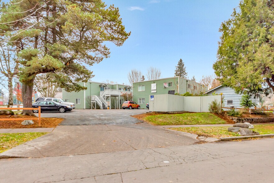 More Photos Of 8415 N Fessenden St, Portland Apartments For Sale