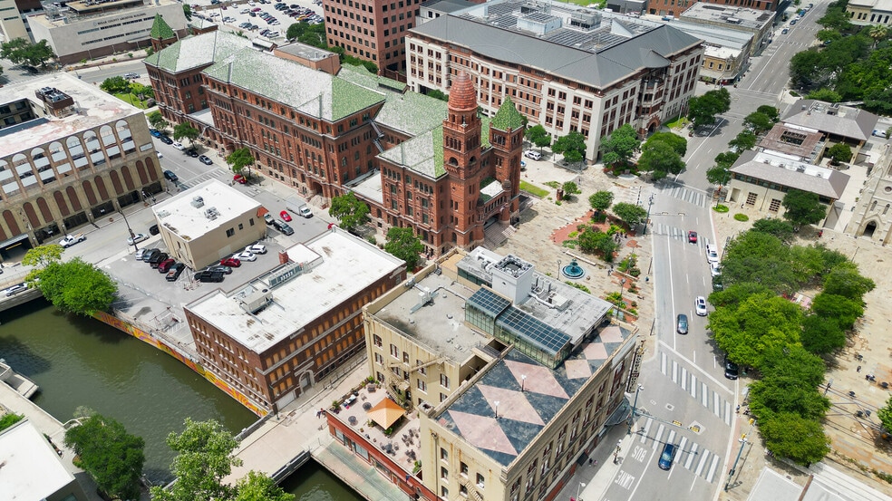 More Photos Of 126 E Main Plz, San Antonio Apartments For Sale