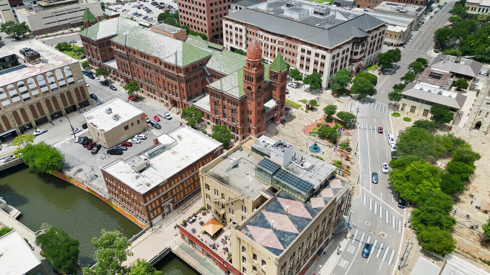 More Photos Of 126 E Main Plz, San Antonio Apartments For Sale