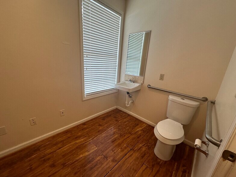 More Photos Of 1255 Commercial Dr SW, Conyers Medical For Sale