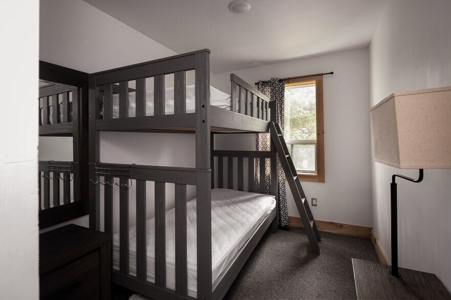 More Photos Of 210 Arlberg Cres, Blue Mountains Specialty For Sale