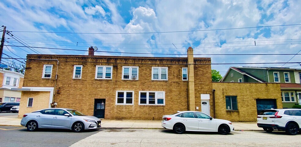 Primary Photo Of 2100 Woodlynne Ave, Oaklyn Apartments For Sale