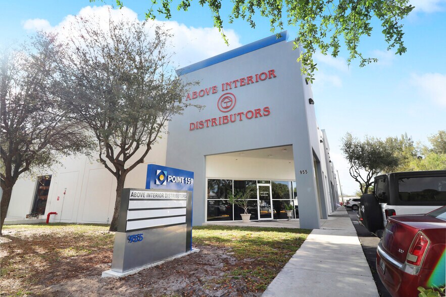 More Photos Of 955 NW 159th Dr, Miami Warehouse For Lease