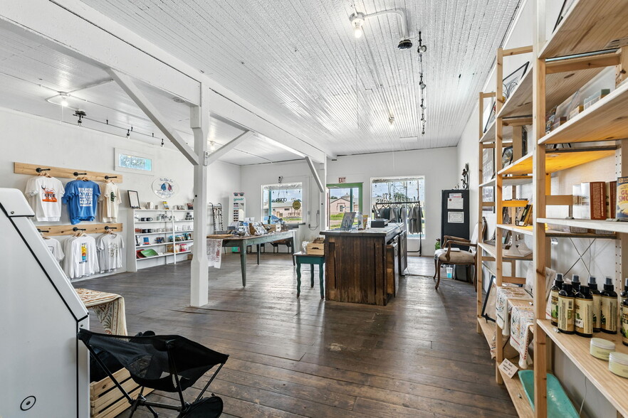 More Photos Of 100 W Murphy St, Alpine General Retail For Sale