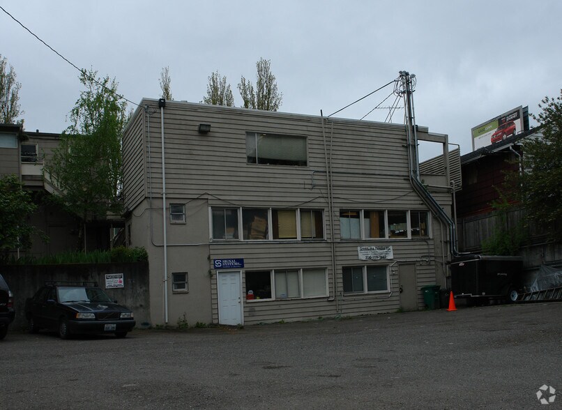 More Photos Of 11728 Aurora Ave N, Seattle Office For Lease