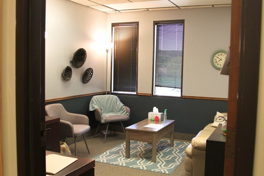 More Photos Of 1652 Greenview Dr SW, Rochester Office For Lease