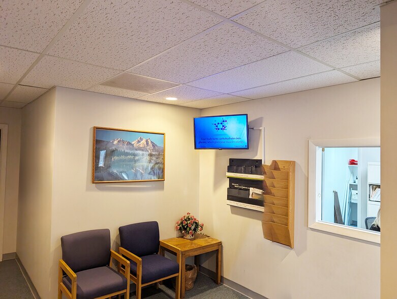 More Photos Of 19 Tyler St, Nashua Medical For Sale