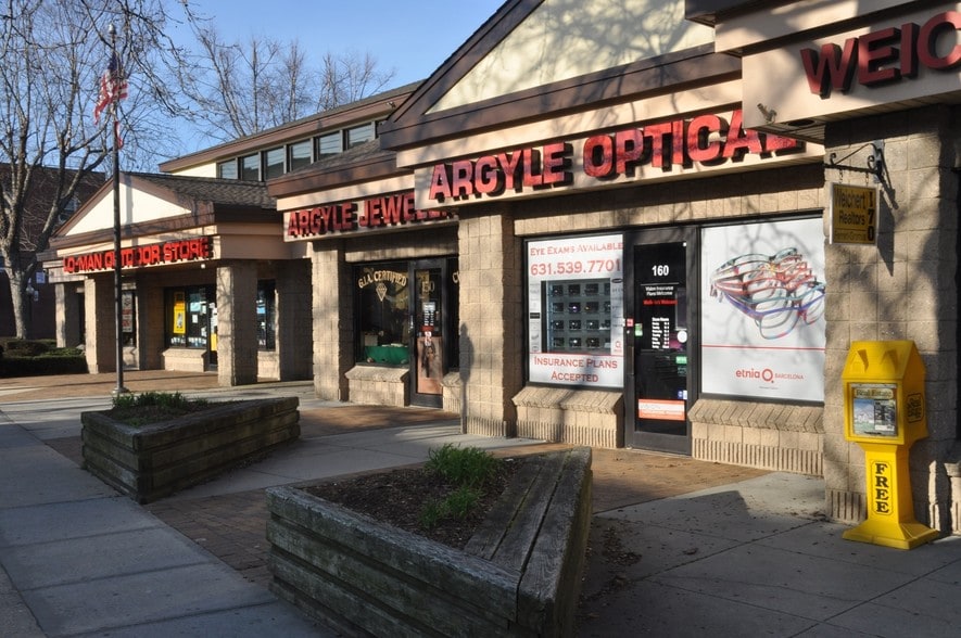 More Photos Of 140-170 Deer Park Ave, Babylon Storefront Retail Office For Lease