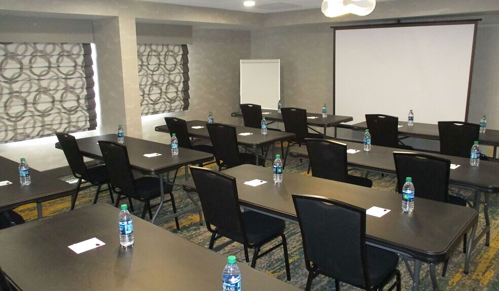 More Photos Of 604 1/2 Iaa Dr, Bloomington Hotel For Sale