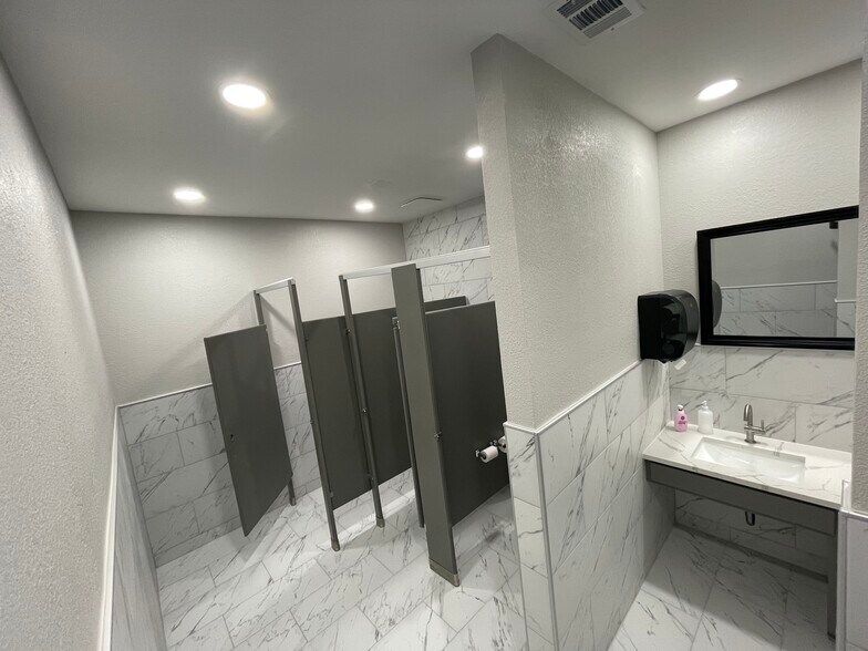 More Photos Of 6600 New York Ave, Arlington General Retail For Lease