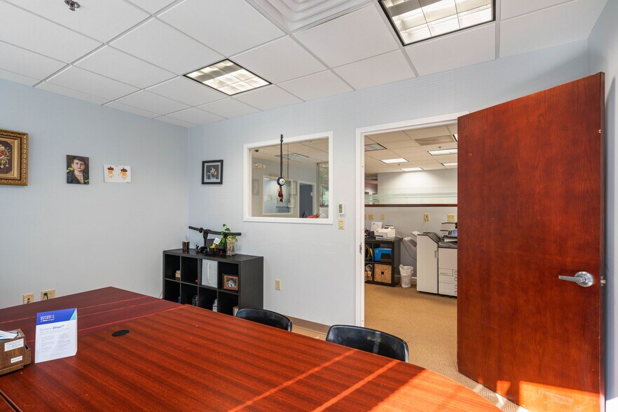 More Photos Of 5350 Shawnee Rd, Alexandria Medical For Sale