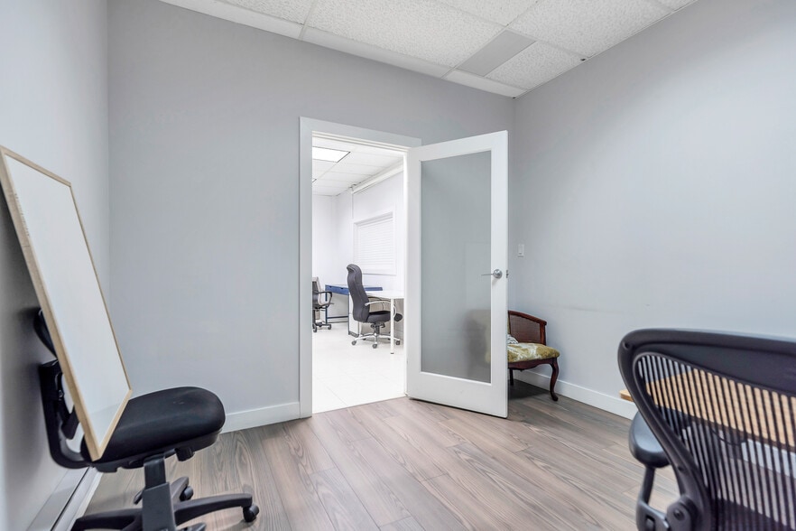 More Photos Of 10318-10324 Whalley Blvd, Surrey Storefront Retail Office For Lease