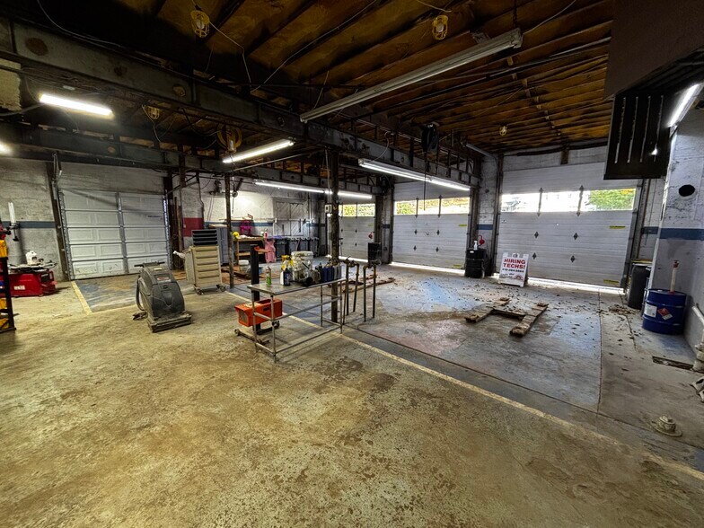 More Photos Of 330 Strode Ave, Coatesville Auto Repair For Lease