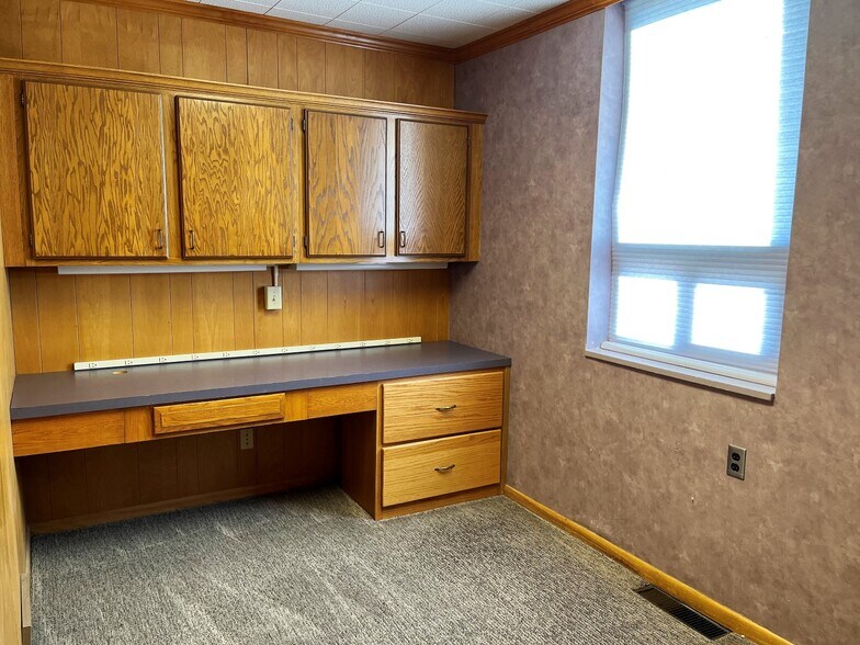 More Photos Of 411 W 5th St, McCook Office For Sale