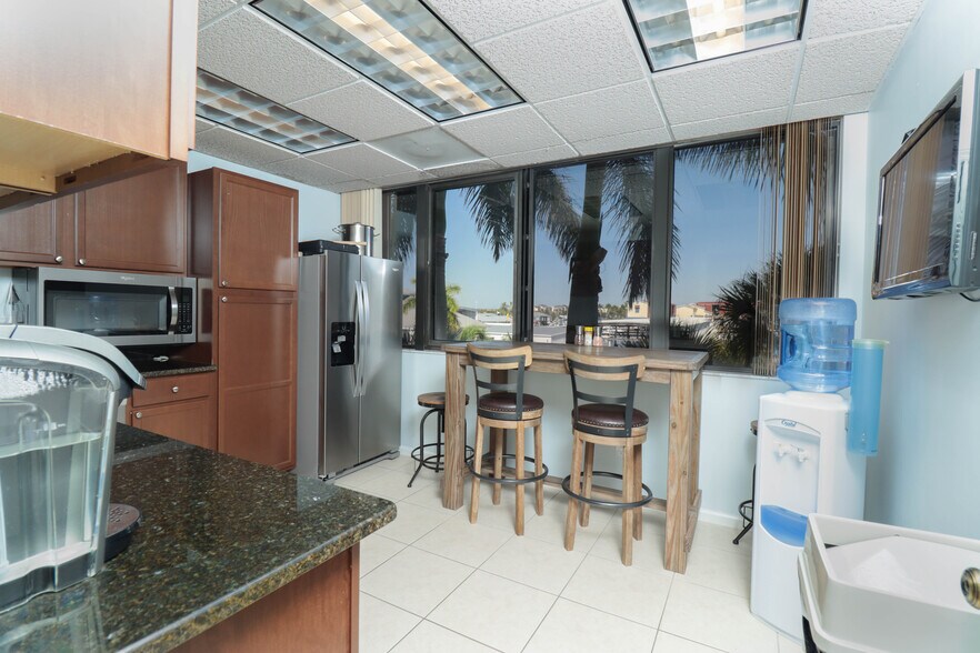 More Photos Of 700 11th St S, Naples Office For Sale