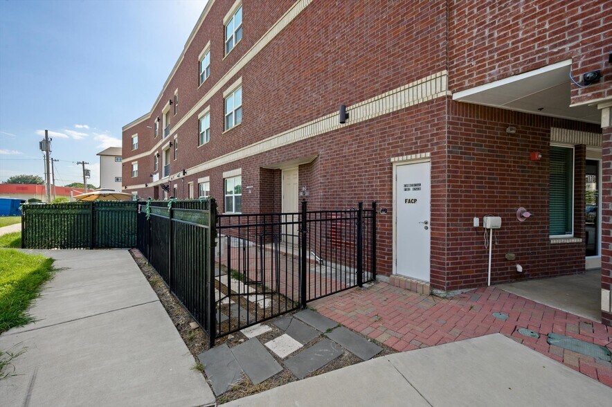 More Photos Of 251 S Mill St, Lewisville Apartments For Sale