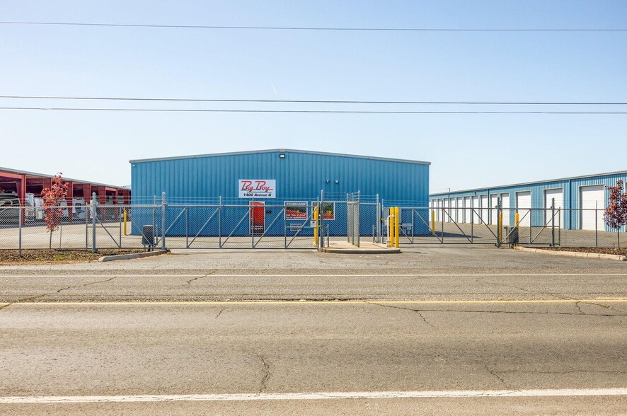 More Photos Of 1400 Avenue G, White City Self Storage For Sale