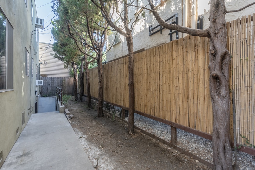 More Photos Of 7631 Norton Ave, West Hollywood Apartments For Sale