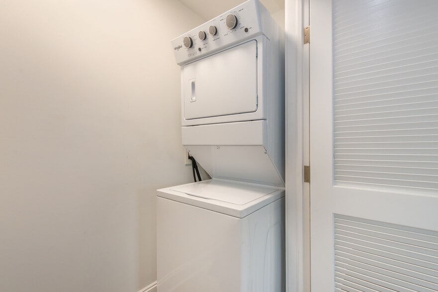 More Photos Of 84 Auburn St, Paterson Apartments For Sale