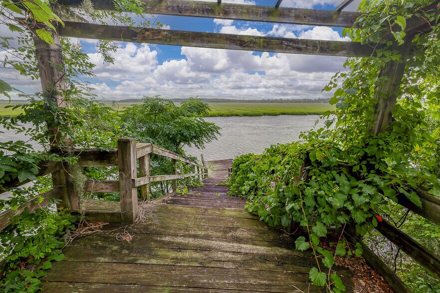 More Photos Of 1224 Buccaneer Club Rd NE, Townsend General Retail For Sale