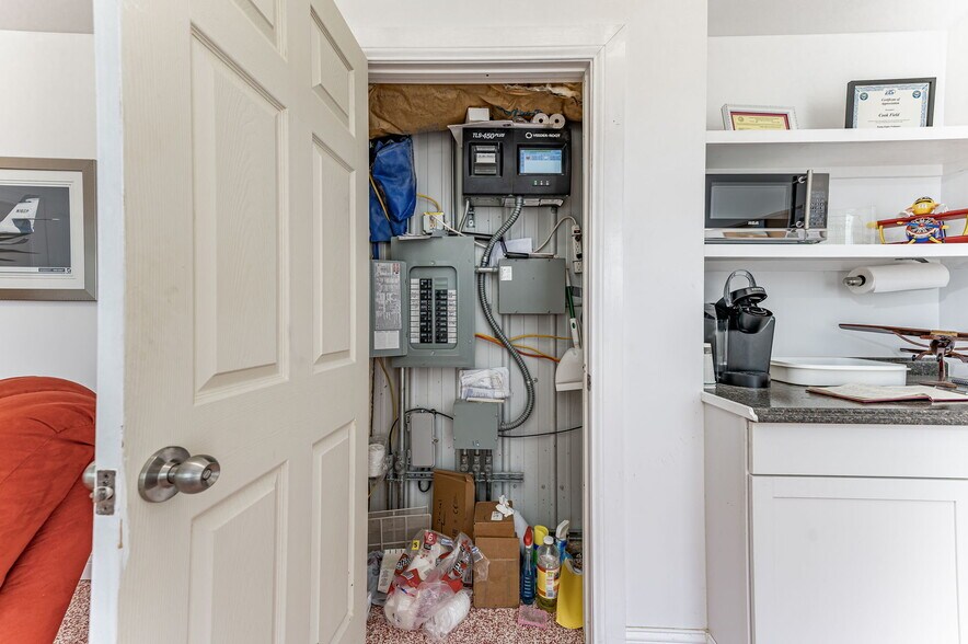 More Photos Of 7015 S 143rd St E, Derby Airplane Hangar For Sale