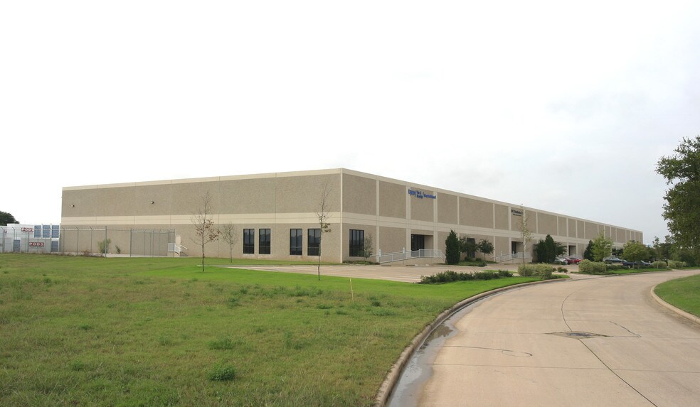 More Photos Of 7500-7524 S Jack Newell Blvd, Fort Worth Warehouse For Lease