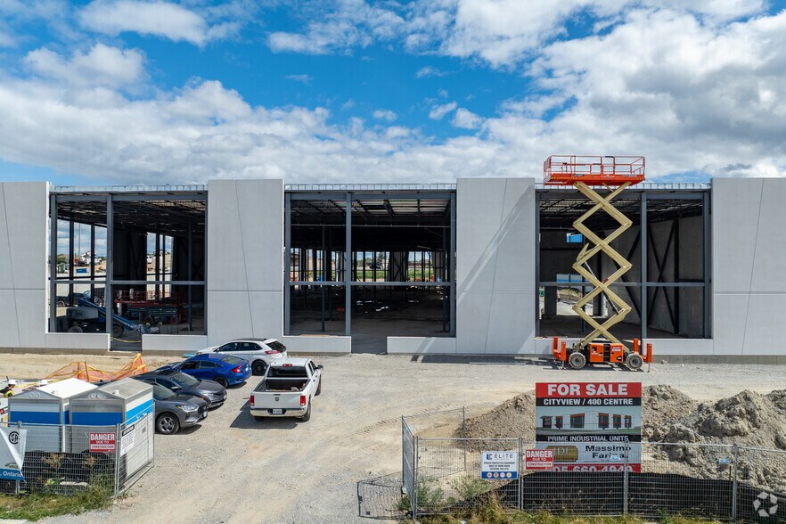 More Photos Of 435 Cityview Blvd, Vaughan Industrial For Sale