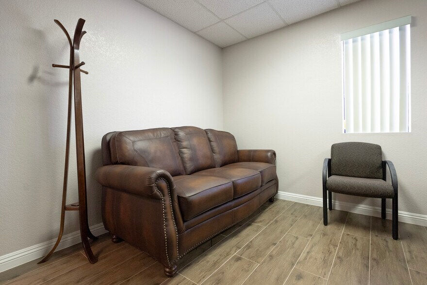 More Photos Of 5430 W Sahara Ave, Las Vegas Office For Lease