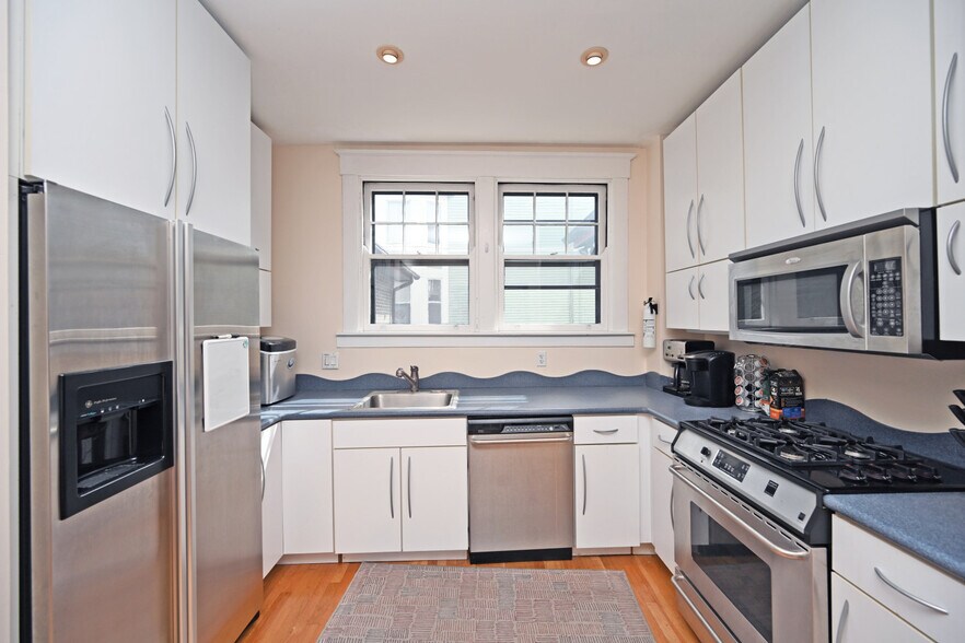 More Photos Of 2150 Alpine Pl, Cincinnati Office Residential For Lease