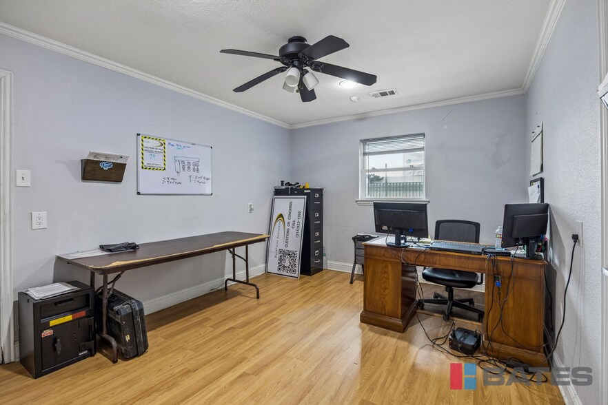 More Photos Of 2659 Lombardy Ln, Dallas Warehouse For Lease