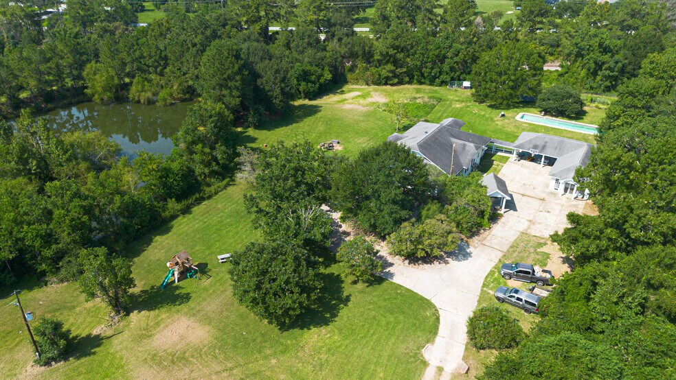 More Photos Of 38011 Spur 149 Rd, Magnolia Office Residential For Sale