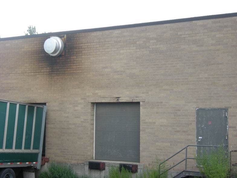 More Photos Of 144-148 Remington Blvd, Ronkonkoma Warehouse For Lease