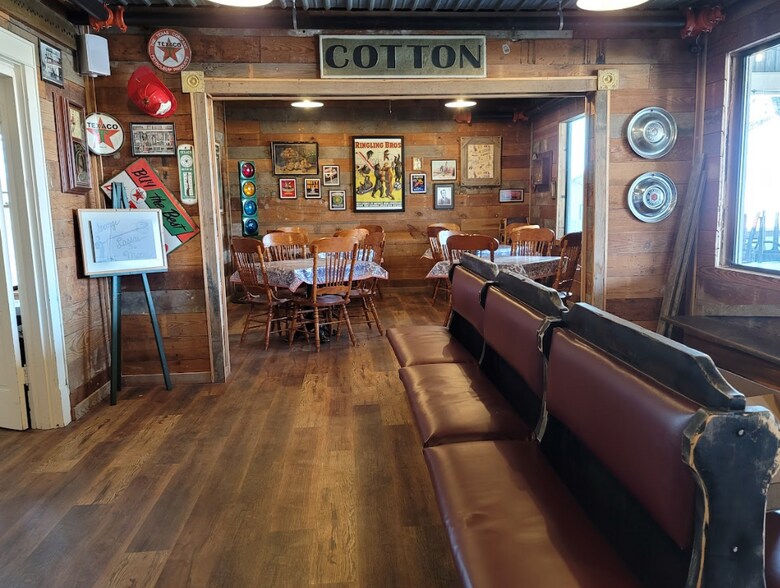 More Photos Of 1260 Clarksville St, Paris Restaurant For Sale