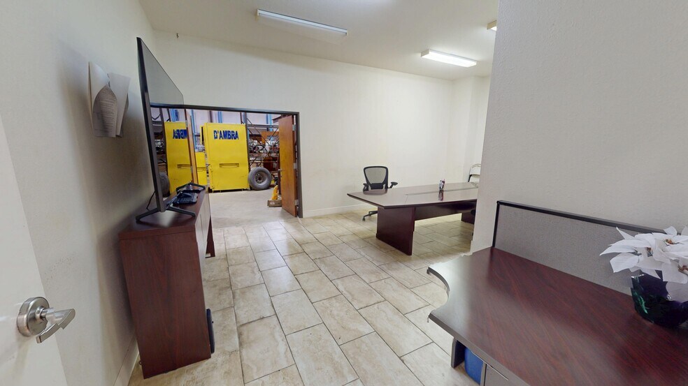 More Photos Of 2320 Patterson Industrial Blvd, Pflugerville Warehouse For Sale