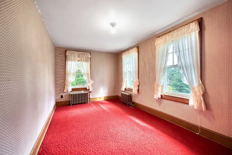 More Photos Of 41 W Main St, Fawn Grove Flex For Sale