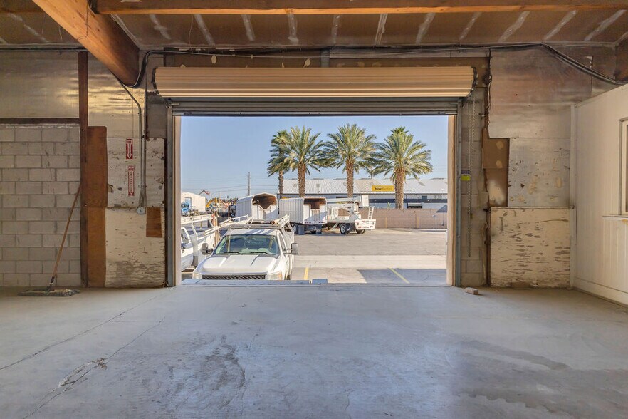 More Photos Of 81500 Industrial Pl, Indio Warehouse For Sale