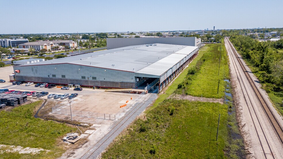 More Photos Of 10058 Airline Hwy, Saint Rose Warehouse For Lease